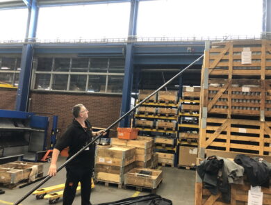 Stofzuigen op Hoogte in loods